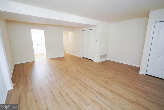 Building Photo - 734 Hemlock St