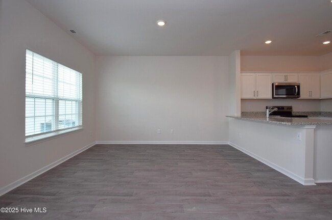 Building Photo - 3605 Sedge Dr