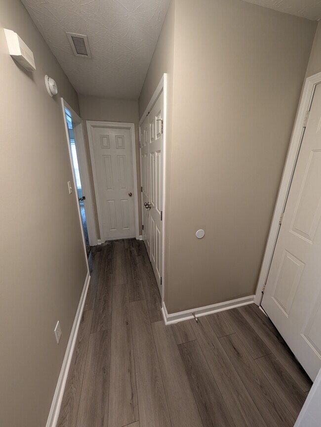 Building Photo - 1039 Stonemark Trl