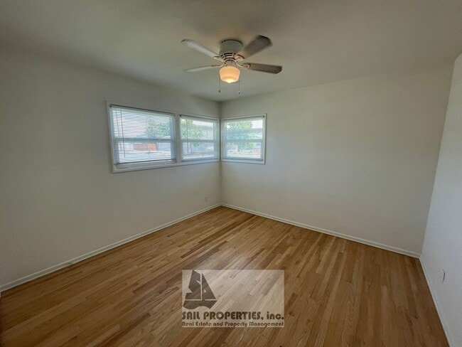 Building Photo - 1440 E Rose Ave