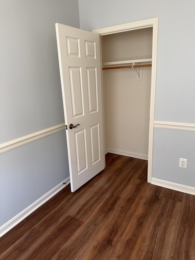 Building Photo - Modern 3BR Condo Near Annapolis Mall & Med...