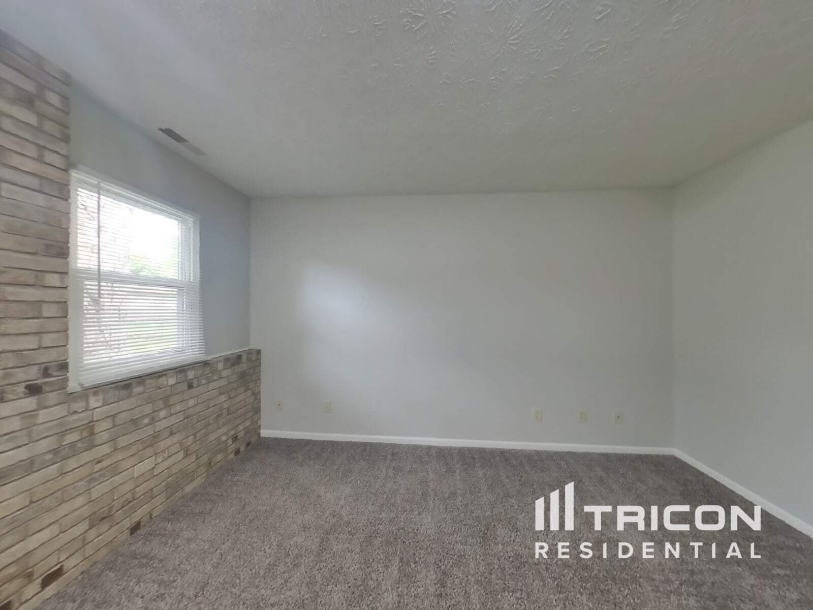 Building Photo - 5220 Tamarisk Ct