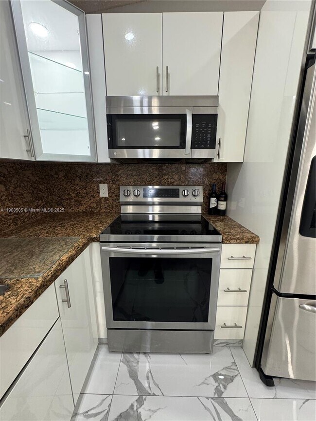 Building Photo - 8701 NW 109th Terrace