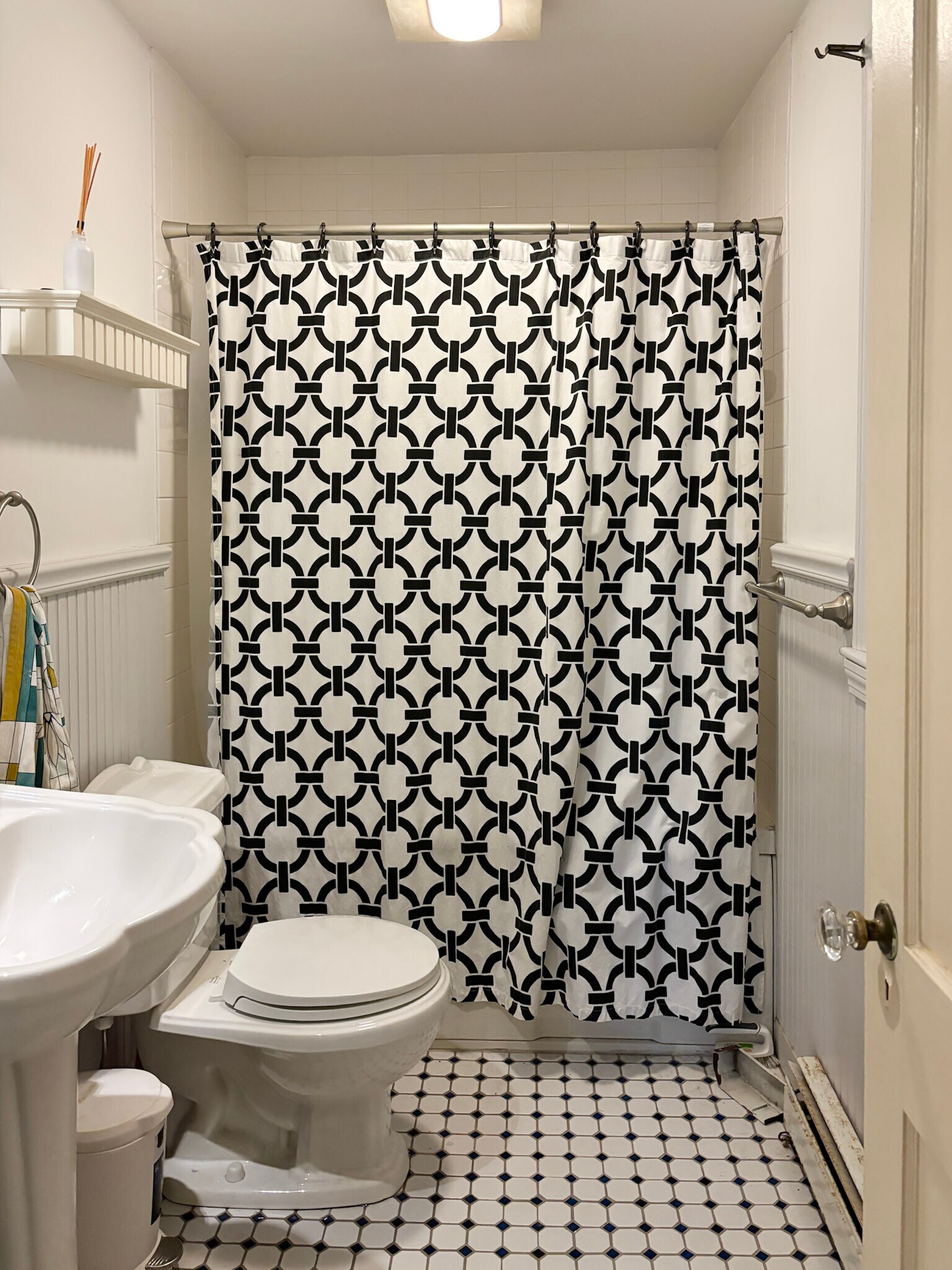Bedroom 1 Ensuite Bathroom - 7 Austin Park