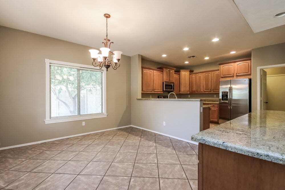 Building Photo - 1081 E Horseshoe Dr