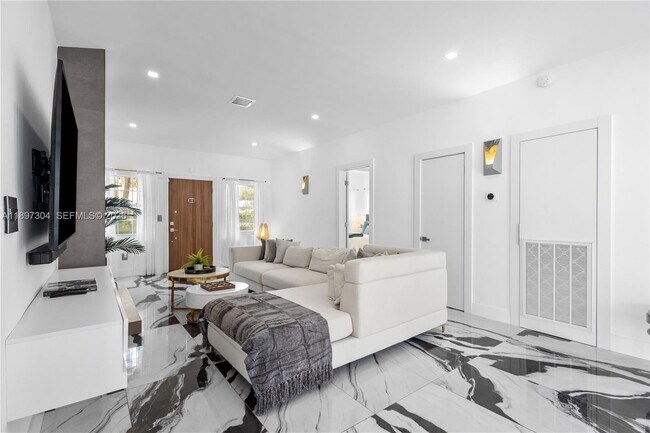 Building Photo - 1544 Michigan Ave