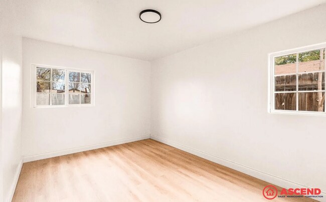 Building Photo - 407 4th St
