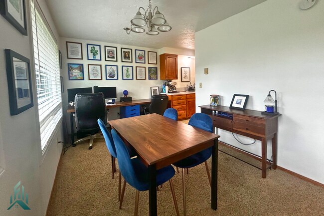 Building Photo - Witham Hill Townhome