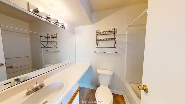 Building Photo - 523 Southwest Pkwy