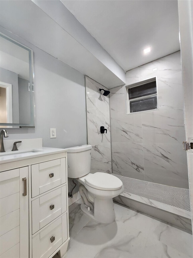 Building Photo - 485 N Pine Island Rd