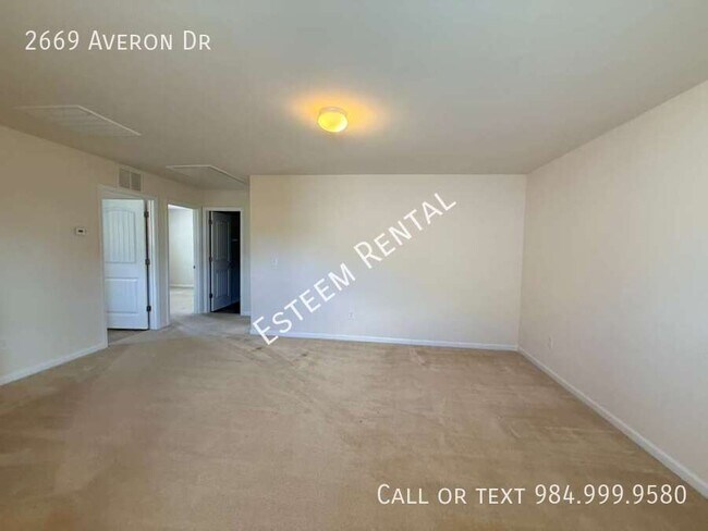Building Photo - 2669 Averon Dr