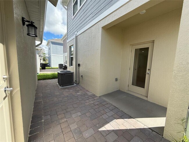Building Photo - 734 Honeyrock St