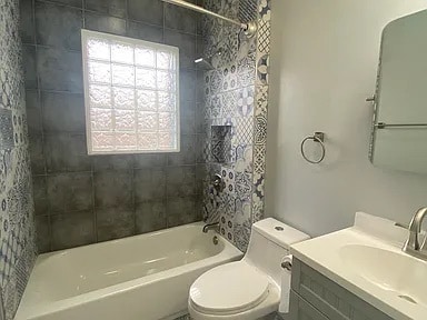 Building Photo - 322 N Cherry Ave