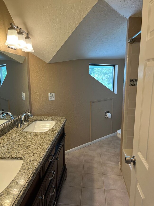 Building Photo - 4 Bedroom Home with Covered RV Parking - G...