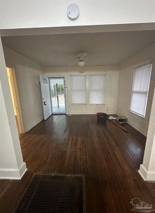 Building Photo - 14 E Strong St