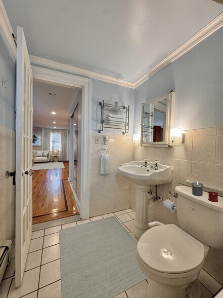 Building Photo - 211 Pavonia Ave