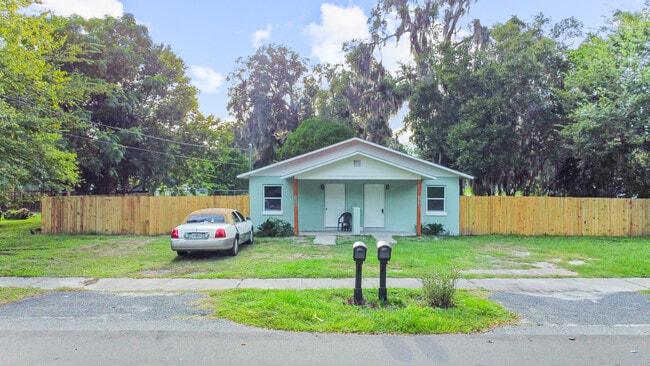 Building Photo - 306 SW 19th St