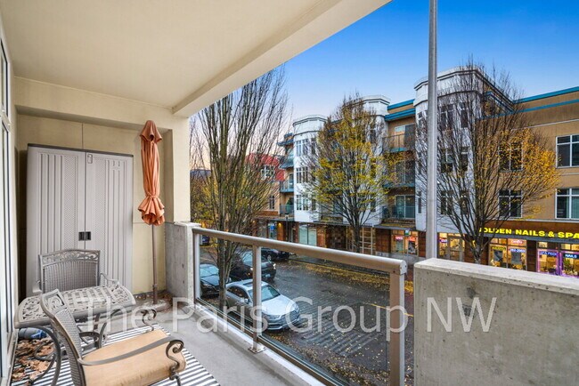 Building Photo - Gorgeous Lower Queen Anne 1BR is Perfect! * Above Safeway