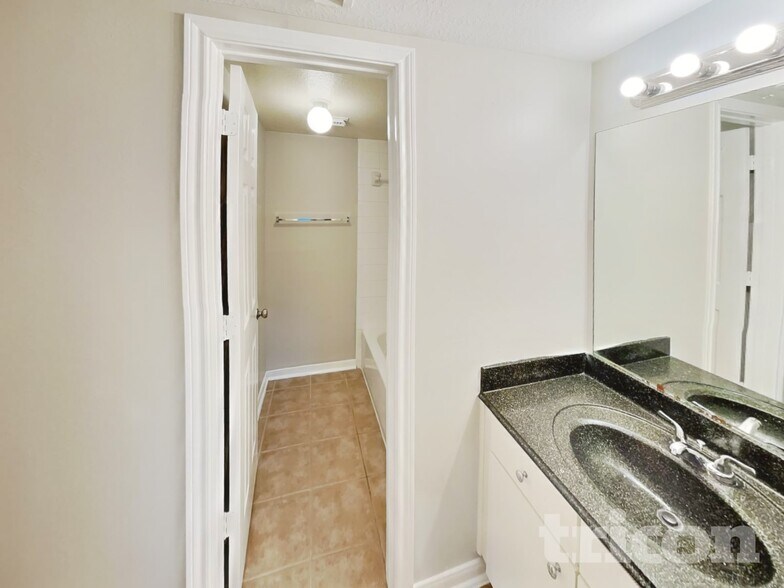 Building Photo - 3135 Lavender Candle Dr