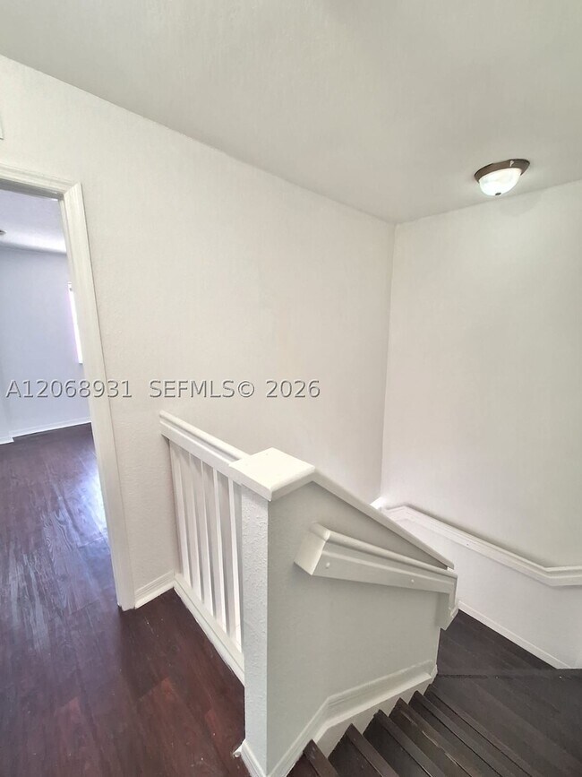 Building Photo - 1654 SE 31st Ct