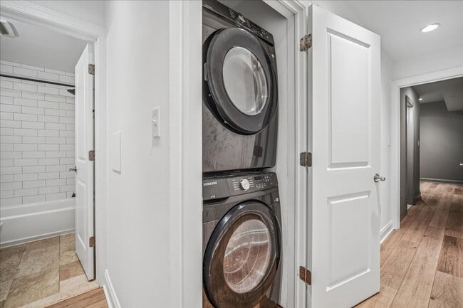 Building Photo - Modern 2BR 2BA Apartment in Columbia Heights