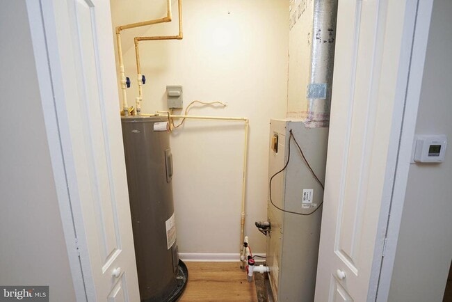 Building Photo - 734 Hemlock St