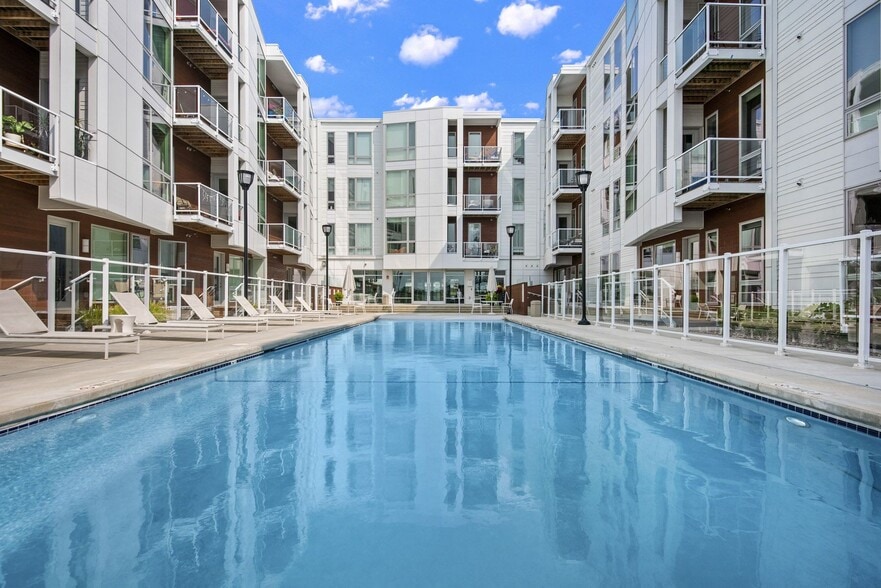 Primary Photo - Emerald Row Apartments