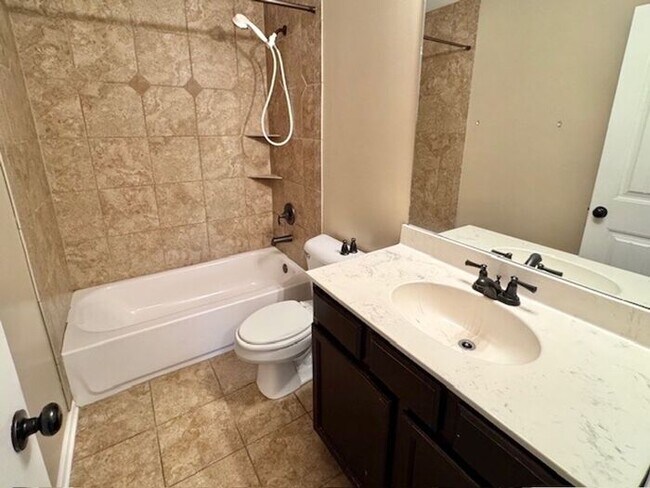 Building Photo - Stonebriar- Spacious 4 Bedroom 2.5 Bath Ho...