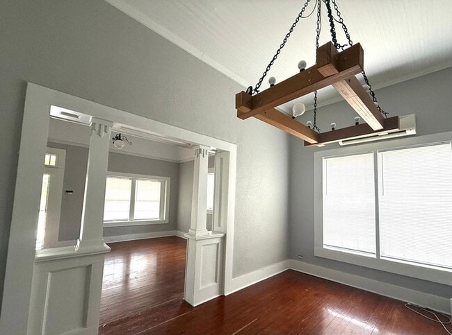 Building Photo - 583 N Monroe St