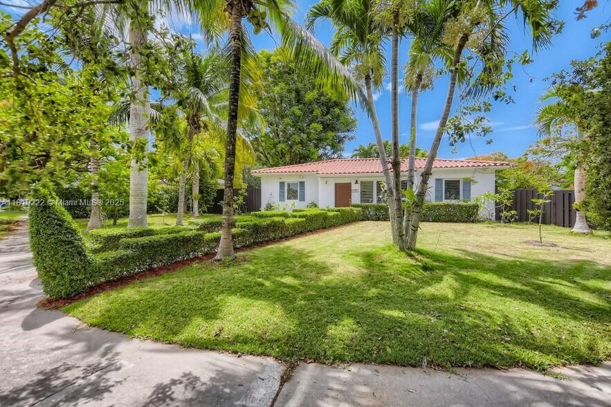 Building Photo - 6890 SW 51st St