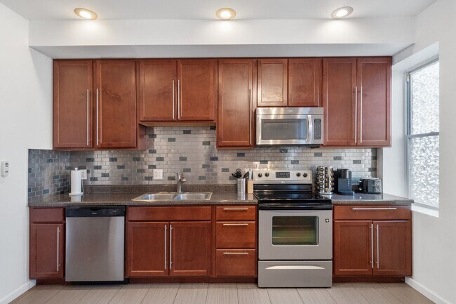 Building Photo - 2 Story Home in Botanical Heights (Optiona...