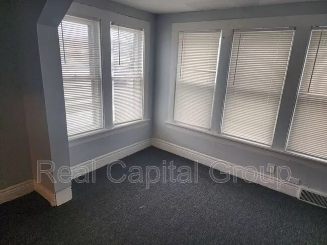 Building Photo - 408 Woodlawn Ave