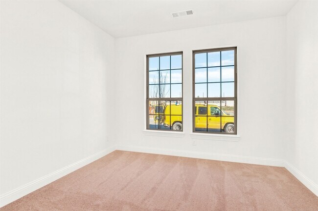 Building Photo - 2414 Thavie St