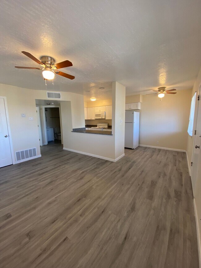 Floorplan - CRESTWOOD APARTMENTS
