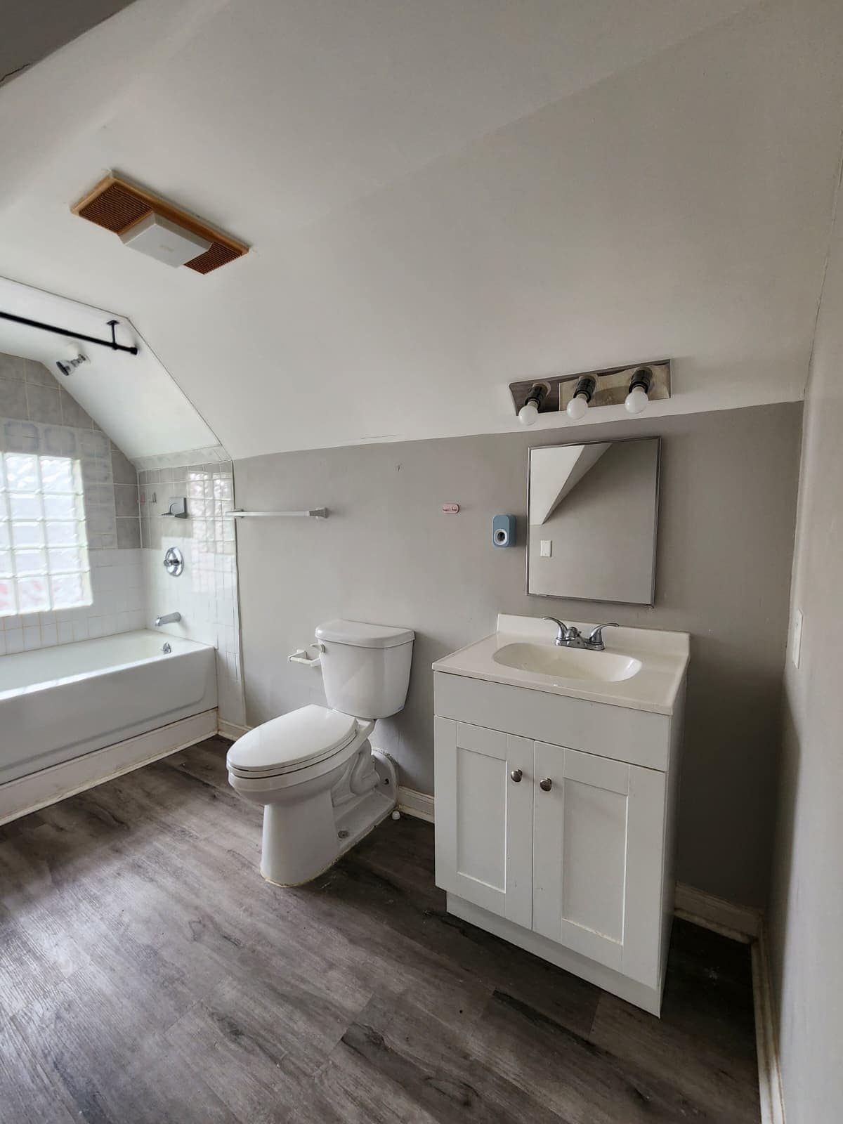 Building Photo - 515 Quinnipiac Ave