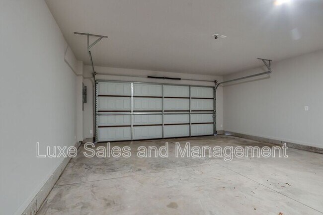 Building Photo - 400 Keiths Wy