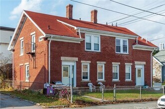Building Photo - Charming 1BR Duplex in Woonsocket