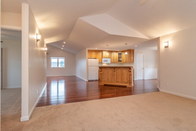 Building Photo - 233 Palmdale Ave