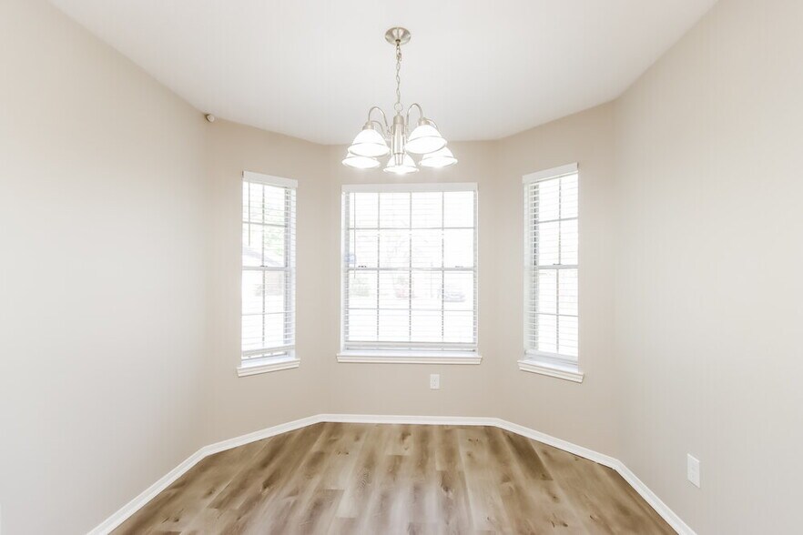 Building Photo - 18718 Timber Trace Dr