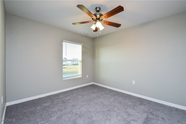Building Photo - 1305 NE 34th Ln