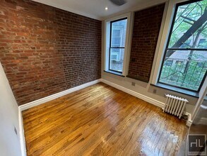Building Photo - MOTT ST.