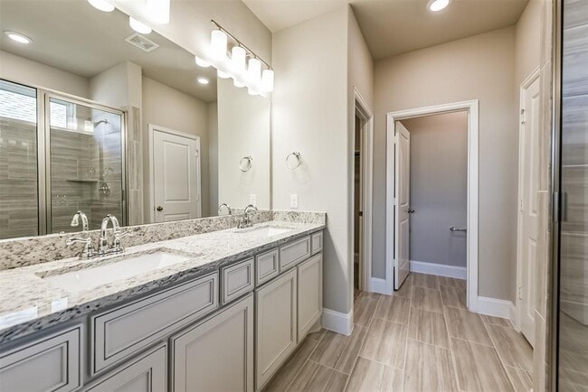 Building Photo - 745 Lake Lacosta Dr