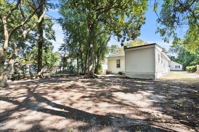 Building Photo - 109 Winston St