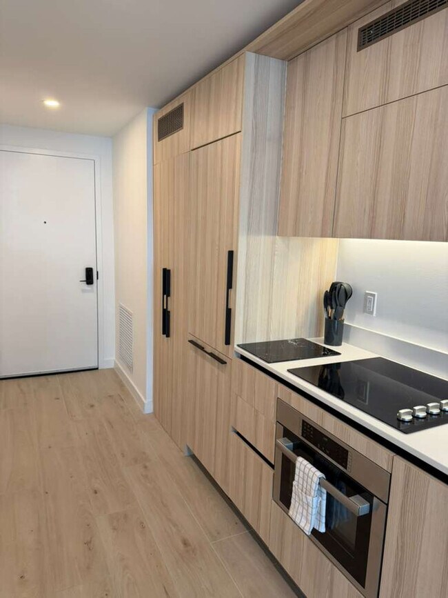 Building Photo - 225 N Miami Ave