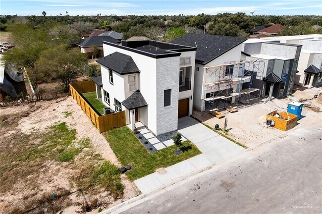 Building Photo - 2709 Harmony St