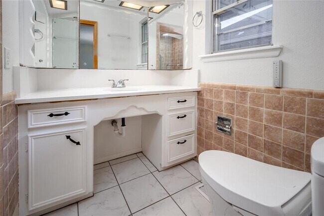 Building Photo - 2321 NW 48th St