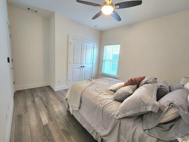 Building Photo - 1829 N 8th Ave