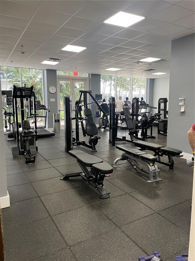 Building Photo - 2030 S Ocean Dr