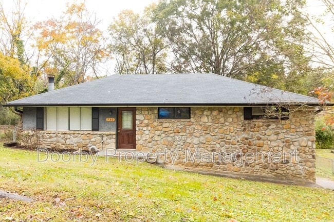 Building Photo - 730 Roberta Dr