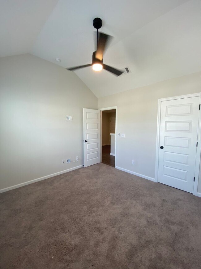 Building Photo - 5363 Nikki Way